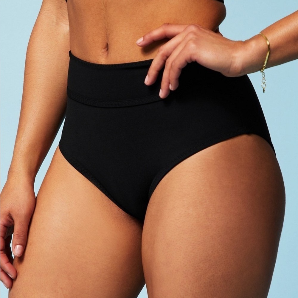 - Fabletics Boardwalk High-Waisted Swim Bottom Sz medium